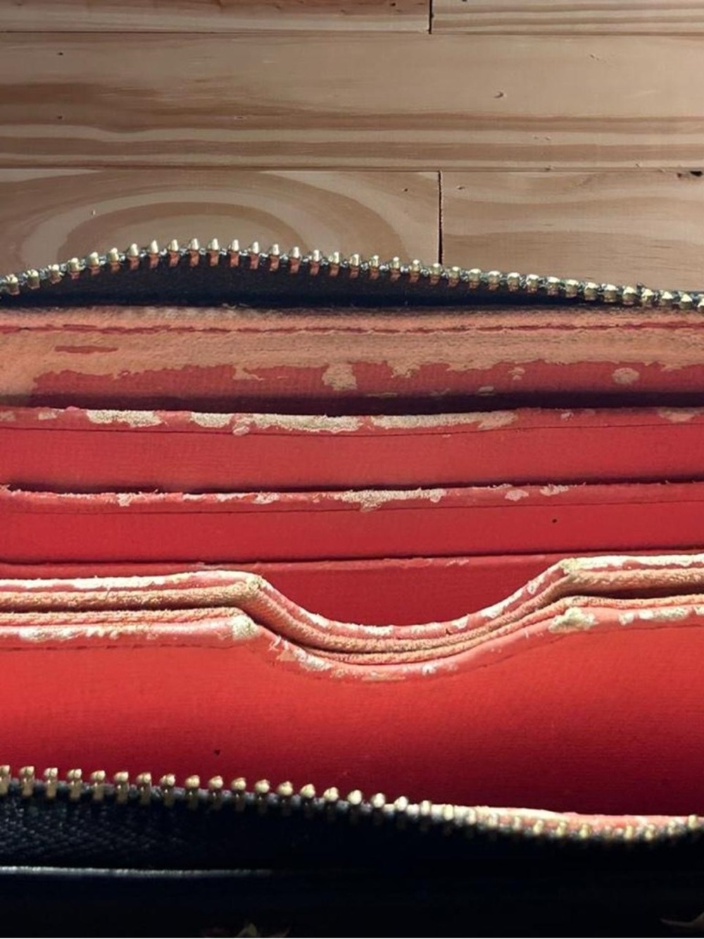 Fossil vintage black leather wallet with silver star studs - Picture 6 of 8